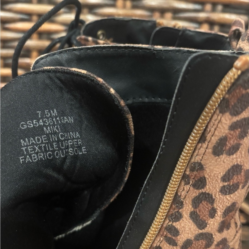 MIA Mika Leopard Print Combat Boots in size 7.5 great condition! - Picture 10 of 12